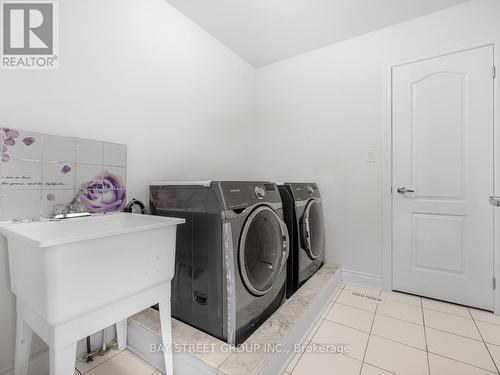 1008 Sherman Brock Circle, Newmarket, ON - Indoor Photo Showing Laundry Room