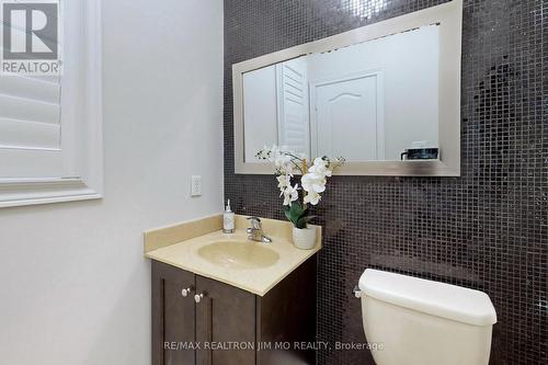 28 Sanders Drive, Markham, ON - Indoor Photo Showing Bathroom