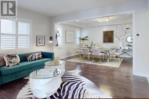 28 Sanders Drive, Markham, ON - Indoor Photo Showing Living Room
