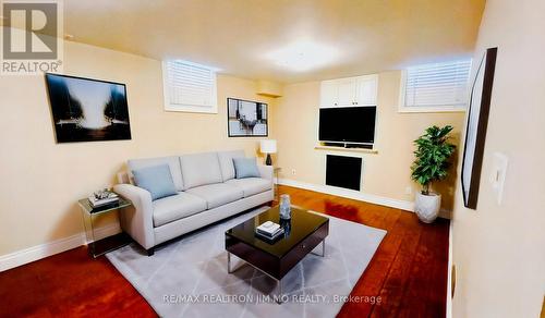5 Carness Crescent, Georgina, ON - Indoor Photo Showing Living Room