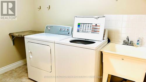 5 Carness Crescent, Georgina, ON - Indoor Photo Showing Laundry Room