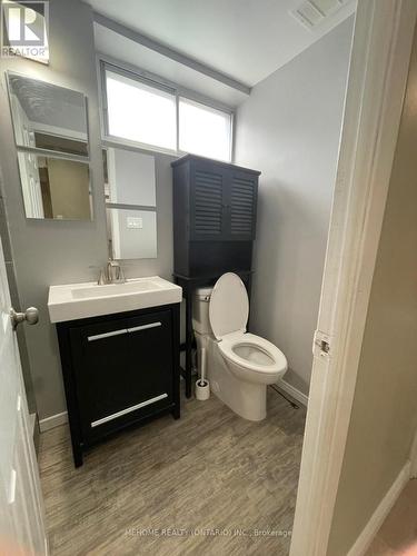 2403 Barclay Road, Burlington, ON - Indoor Photo Showing Bathroom