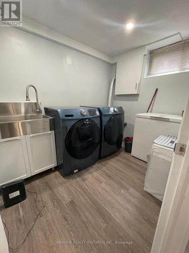 2403 Barclay Road, Burlington, ON - Indoor Photo Showing Laundry Room