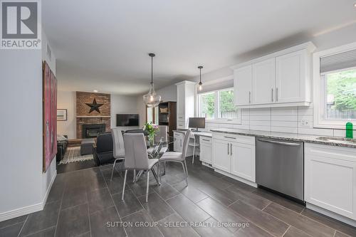 532 Jeffreybrook Drive, London, ON - Indoor Photo Showing Kitchen With Upgraded Kitchen