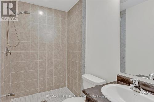 811 Griffin Trail, Peterborough, ON - Indoor Photo Showing Bathroom