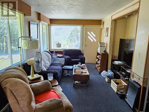 5512 Manson Ave, Powell River, BC - Indoor Photo Showing Living Room