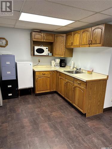 101 453 Walsh Trail, Swift Current, SK - Indoor Photo Showing Kitchen