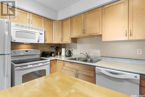 407 303 Lowe Road, Saskatoon, SK - Indoor Photo Showing Kitchen With Double Sink