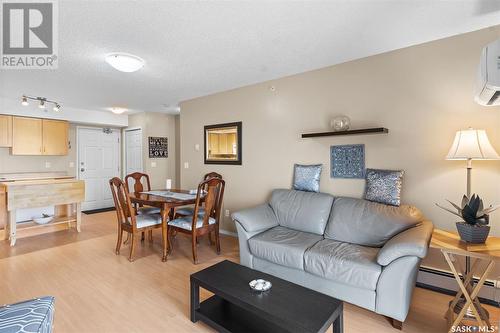 407 303 Lowe Road, Saskatoon, SK - Indoor Photo Showing Living Room