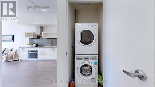 1209 - 75 The Donway W, Toronto, ON - Indoor Photo Showing Laundry Room