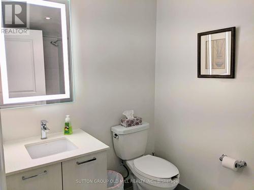 422 - 2301 Danforth Avenue, Toronto, ON - Indoor Photo Showing Bathroom