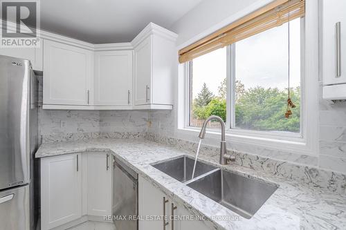 7232 Pallett Court, Mississauga, ON - Indoor Photo Showing Kitchen With Double Sink