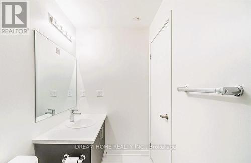 322 - 3401 Ridgeway Drive, Mississauga, ON - Indoor Photo Showing Bathroom