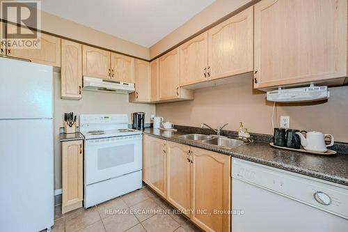 43 - 565 Rymal Road E, Hamilton, ON - Indoor Photo Showing Kitchen With Double Sink