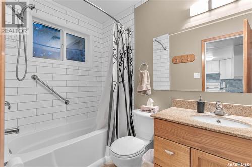 2050 Riverside Drive, Prince Albert, SK - Indoor Photo Showing Bathroom