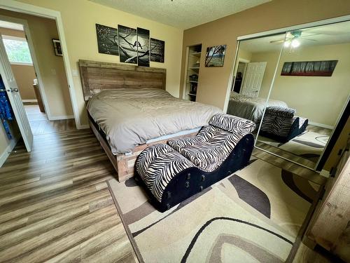 602 Centre Avenue, Castlegar, BC - Indoor Photo Showing Bedroom