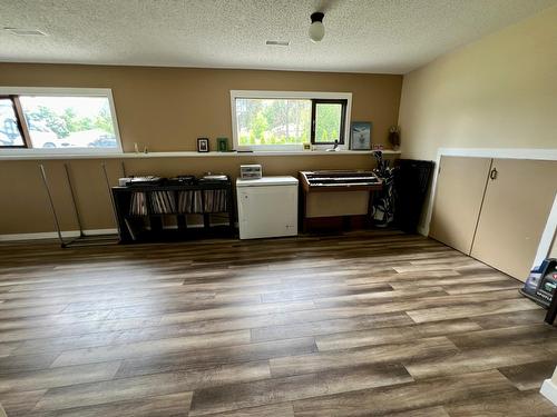 602 Centre Avenue, Castlegar, BC - Indoor Photo Showing Other Room