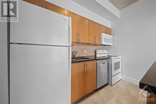 383 Cumberland Street Unit#204, Ottawa, ON - Indoor Photo Showing Kitchen