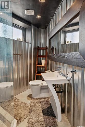 143 Summerfeldt Drive, Blackstrap Thode, SK - Indoor Photo Showing Bathroom