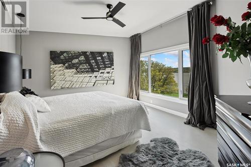 143 Summerfeldt Drive, Blackstrap Thode, SK - Indoor Photo Showing Bedroom
