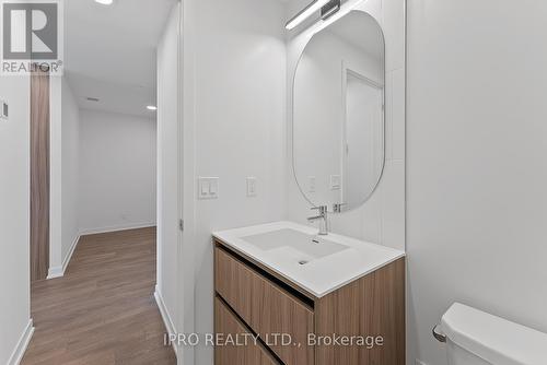 1607 - 7950 Bathurst Street, Vaughan, ON - Indoor Photo Showing Bathroom