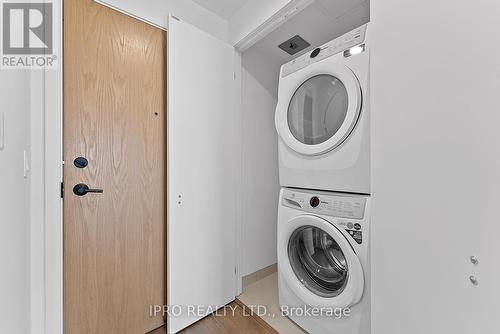 1607 - 7950 Bathurst Street, Vaughan, ON - Indoor Photo Showing Laundry Room