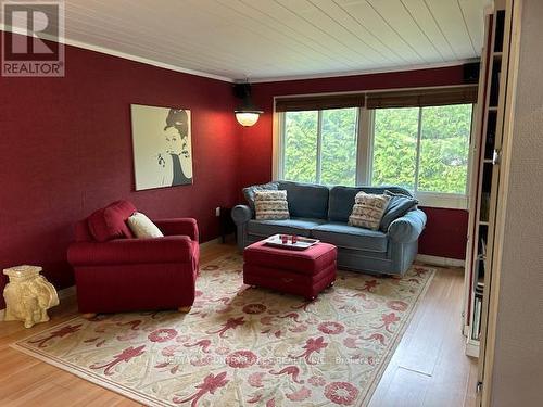 2683 Lone Birch Trail, Ramara, ON - Indoor Photo Showing Living Room