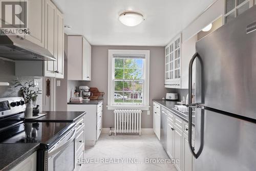 102 Blake Street, Barrie (North Shore), ON - Indoor Photo Showing Kitchen