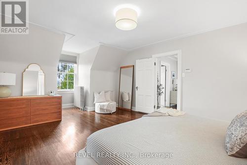 102 Blake Street, Barrie (North Shore), ON - Indoor Photo Showing Bedroom