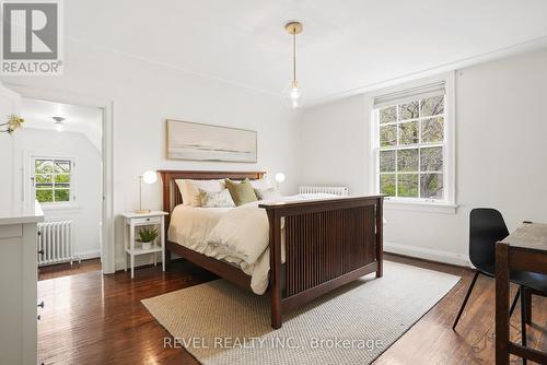 102 Blake Street, Barrie (North Shore), ON - Indoor Photo Showing Bedroom