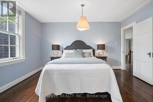 102 Blake Street, Barrie (North Shore), ON - Indoor Photo Showing Bedroom