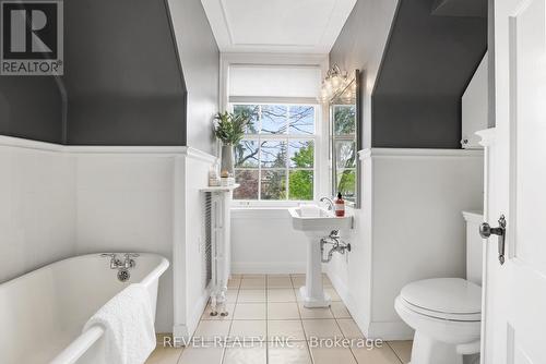 102 Blake Street, Barrie (North Shore), ON - Indoor Photo Showing Bathroom