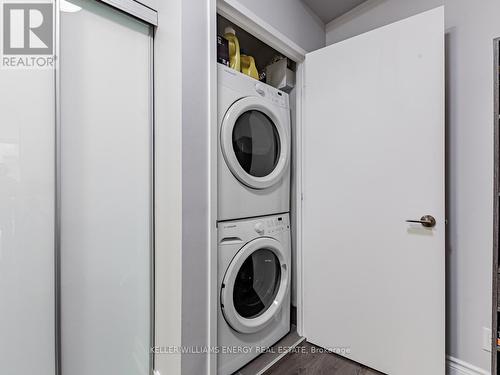 S325 - 455 Front Street E, Toronto, ON - Indoor Photo Showing Laundry Room