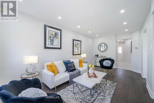 92 Cedarwood Crescent, Brampton, ON - Indoor Photo Showing Living Room