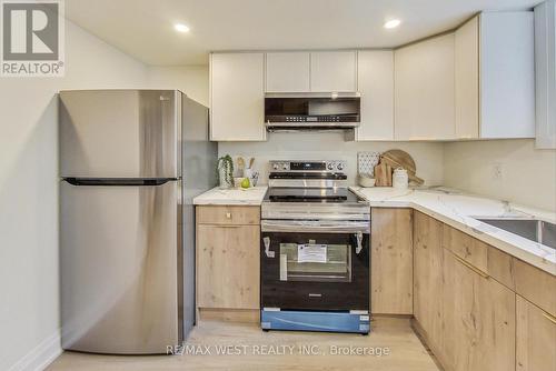 156 Commercial Street, Milton, ON - Indoor Photo Showing Kitchen