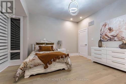 185 Hendrie Avenue, Burlington, ON - Indoor Photo Showing Bedroom