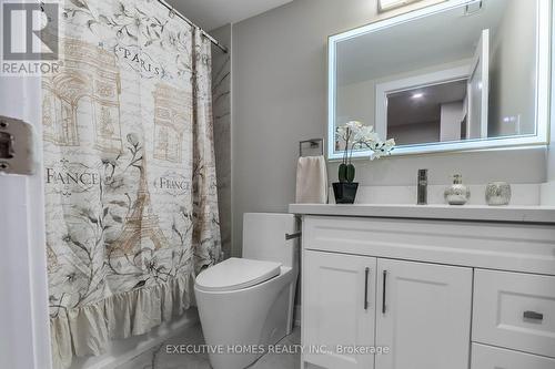 185 Hendrie Avenue, Burlington, ON - Indoor Photo Showing Bathroom
