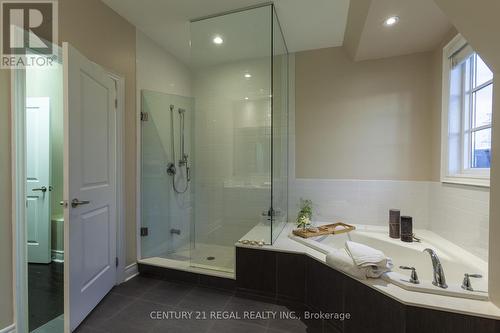 77 - 1812 Burnhamthorpe Road E, Mississauga, ON - Indoor Photo Showing Bathroom