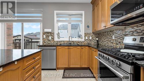 7 Porter Drive, Orangeville, ON - Indoor Photo Showing Kitchen With Upgraded Kitchen