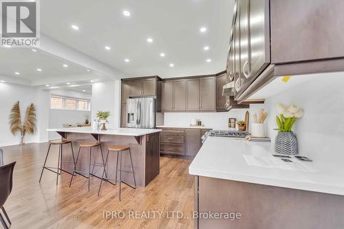 10 Salt Creek Terrace, Caledon, ON - Indoor Photo Showing Kitchen With Upgraded Kitchen