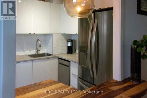 703 - 3065 Queen Frederica Drive, Mississauga, ON - Indoor Photo Showing Kitchen