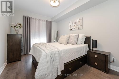 318 - 150 Oak Park Boulevard, Oakville, ON - Indoor Photo Showing Bedroom