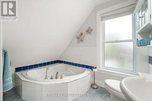 286 Niles Street, Prince Edward County, ON - Indoor Photo Showing Bathroom