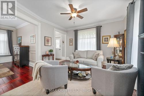 286 Niles Street, Prince Edward County, ON - Indoor Photo Showing Living Room