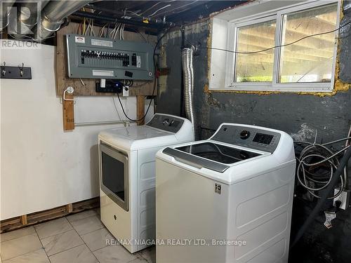 403 Niagara Street, Welland, ON - Indoor Photo Showing Laundry Room