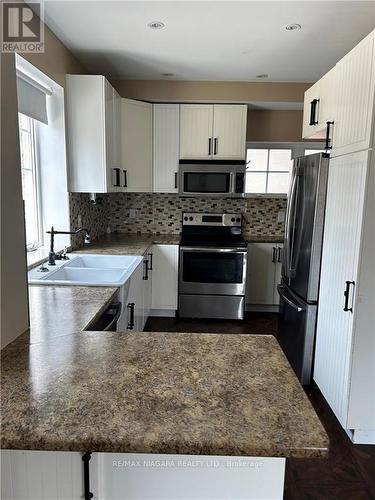 403 Niagara Street, Welland, ON - Indoor Photo Showing Kitchen With Upgraded Kitchen