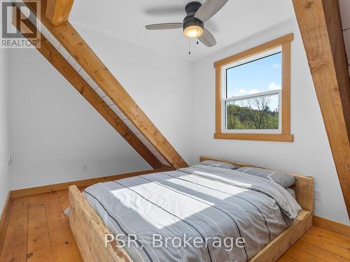 1109 Echo Beach Road, Muskoka Lakes, ON - Indoor Photo Showing Bedroom
