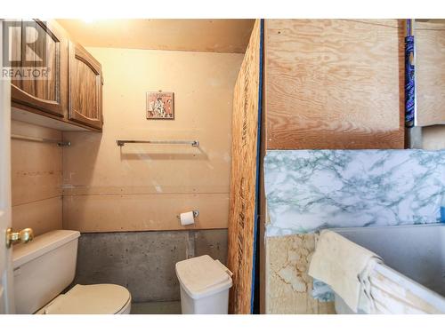 23 Bayview Crescent, Osoyoos, BC - Indoor Photo Showing Bathroom