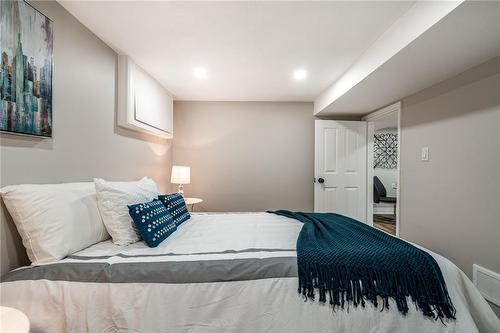 26 Cambridge Avenue, Hamilton, ON - Indoor Photo Showing Bedroom