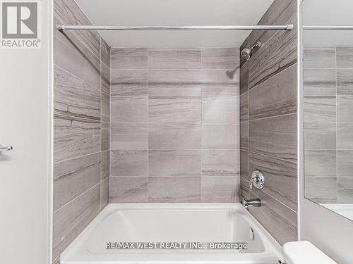 305 - 3237 Bayview Avenue, Toronto, ON - Indoor Photo Showing Bathroom
